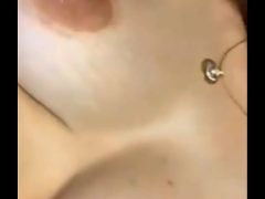 Em Hiền Thích Ăn Xúc Xích Tây To Khoẻ