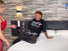 Tiểu Thư Xinh Đẹp Có Sở Thích Khoe Lồn Cho Trai Đụ