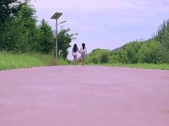 2 gái xinh đi lạc bị đám đàn ông chơi cực mạnh