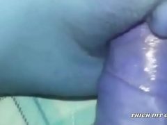 Cô Em Gái Nhỏ Rên Rỉ Không Ngừng Trên Giường