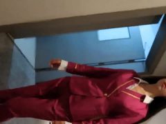 Em Chỉ Muốn Cùng Anh Sung Sướng Cả Đêm Dài