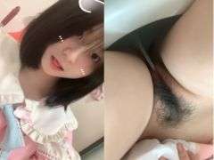 Lồn Hồng Da Trắng Của Em Gái Siêu Dễ Thương