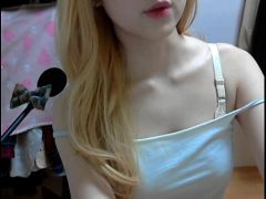 2 Chị Em Cùng Nhau Chơi Đùa Khi Đang Nứng