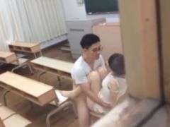 Nữ Lớp Trưởng Bị Thầy Giáo Địt Tung Cả Lồn