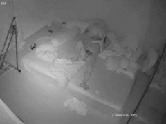 Đôi Vợ Chồng Đang Làm Tình Thì Bị Mẹ Phát Hiện