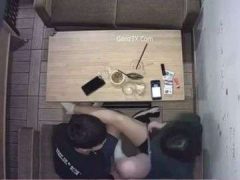 Clip Sex Cặp Đôi Nóng Bỏng Thích Địt Nhau Trong Quán Đông Người