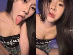 Cứng Cả Con Cặc Với Gương Mặt Dâm Đãng Của Em Mất Rồi