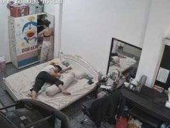 Gái Teen Thay Đồ Bị Lộ Vì Bị Quay Lén