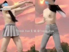 Gái Đẹp Gymer Móc Lồn Hồng Siêu Nhiều Nước