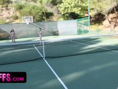 Nữ Idol Lần Đầu Tiên Được Làm Tình Với Nữ Trợ Lý